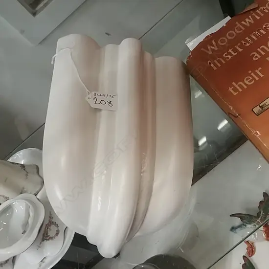 WHITE DECO CORNER WALL VASE