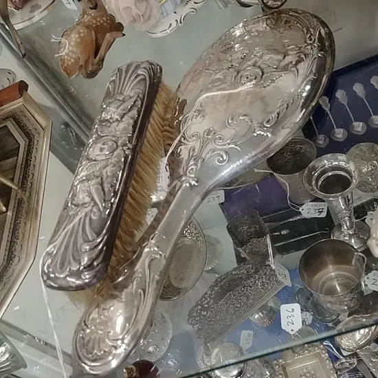 STG BACK BRUSH +MIRROR WITH CHERUB DECORATION 16606