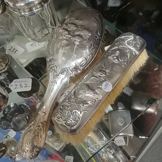 2 STG BACKED BRUSHES WITH CHERUB DECORATION 16606