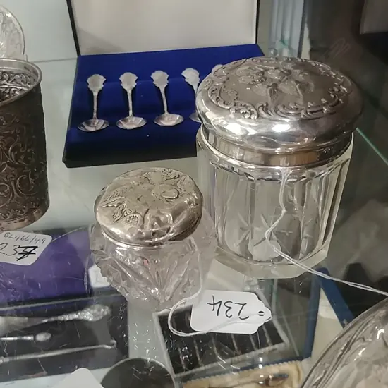 2 STG TOPPED DRESSING TABLE JARS WITH CHERUB DECORATION