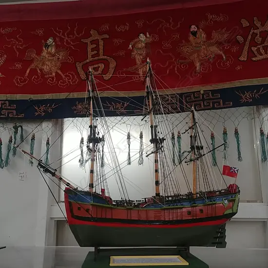 MODEL SHIP 'HMS ENDEAVOR'