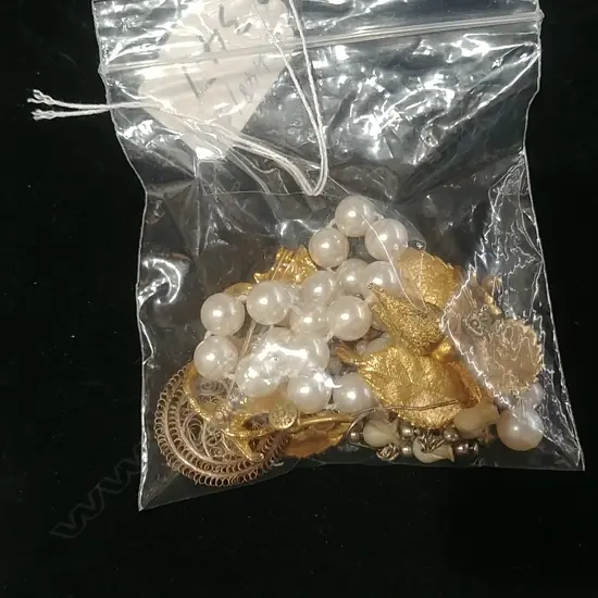 ASST BROOCHES PEARL BRACELET+EARRINGS