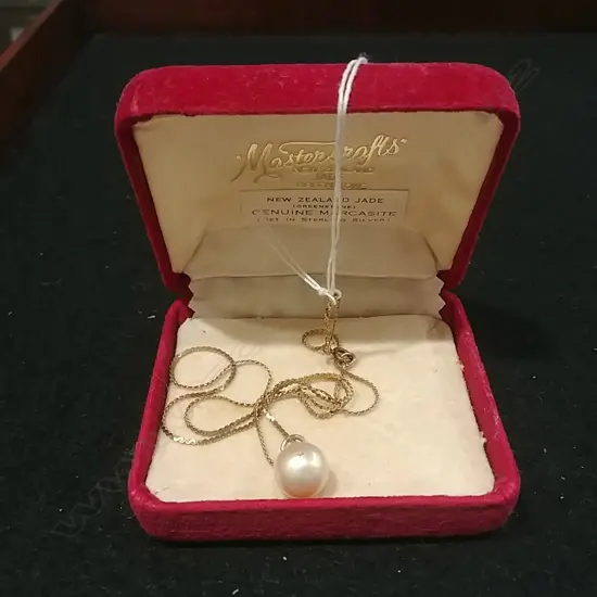 9CT GOLD CHAIN AND PEARL PENDANT