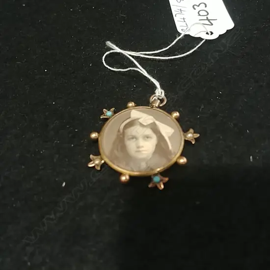 9CT? SEED PEARL/TURQ. PHOTO PENDENT