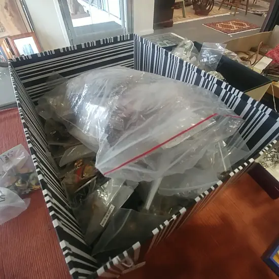 BOX COSTUME JEWELLERY