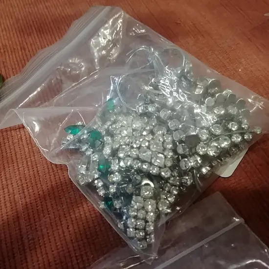 DIAMANTE NECKLACES+EARINGS