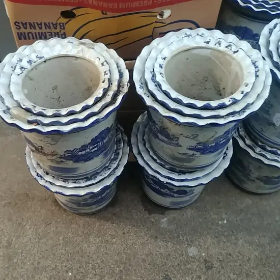 4 SETS OF 3 GRADUATED B&W PLANT POTS 