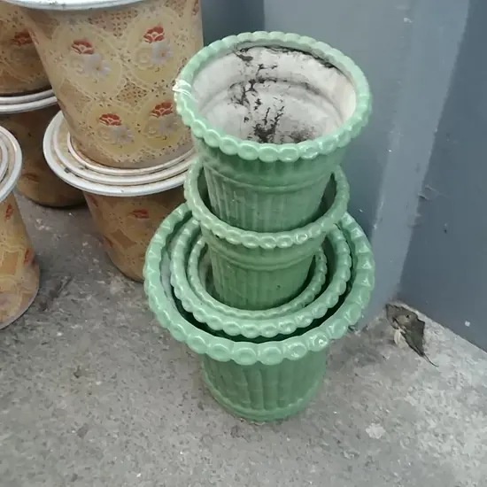 5 GREEN PLANT POTS