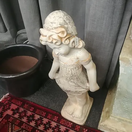 GIRL GARDEN ORNAMENT