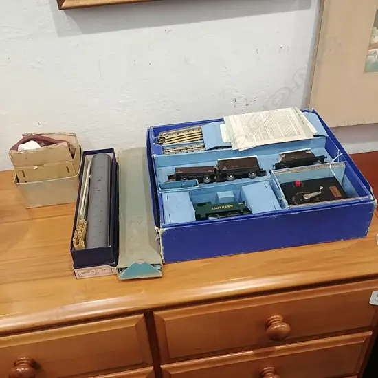 HORNBY DUBLO ELECTRIC TRAIN SET + CCW COACH + TRACK