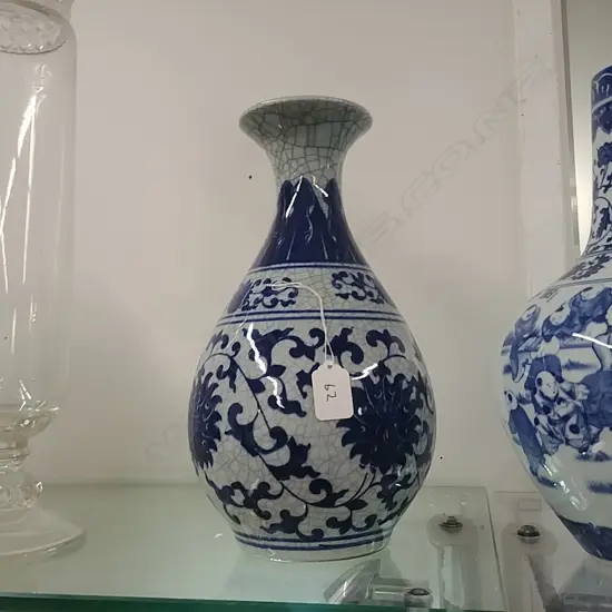 CHINESE B/W CRACKLE GLAZE VASE