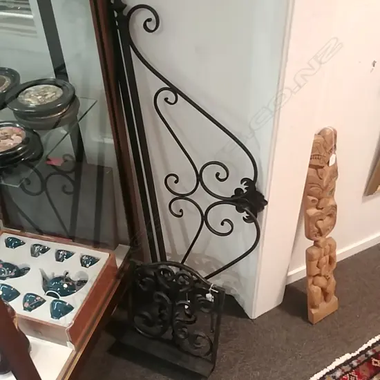 BOOK STAND & TAPESTRY HANGER