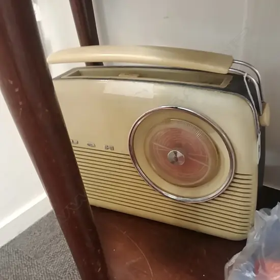 BUSH VINTAGE RADIO