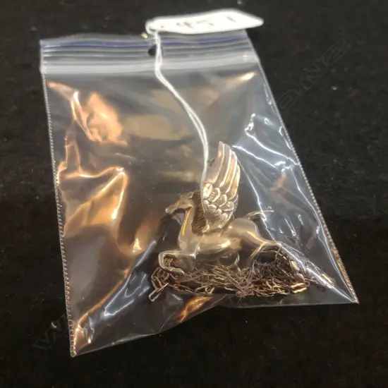 SILVER PEGASUS PENDANT AND CHAIN