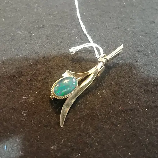 10ct GOLD AND OPAL BROOCH