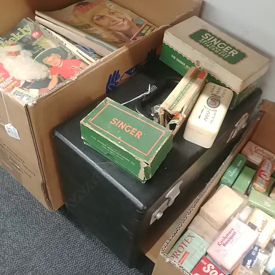 SINGER SEWING MACHINE +PARTS