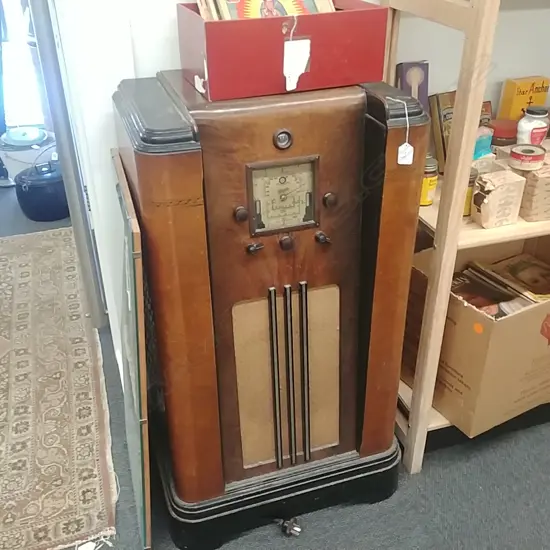 ULTIMATE UPRIGHT RADIO