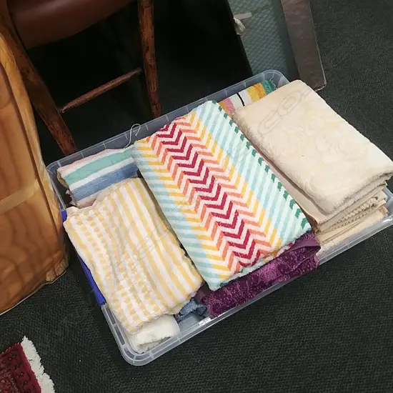 LOT ASST VINTAGE TOWELS 