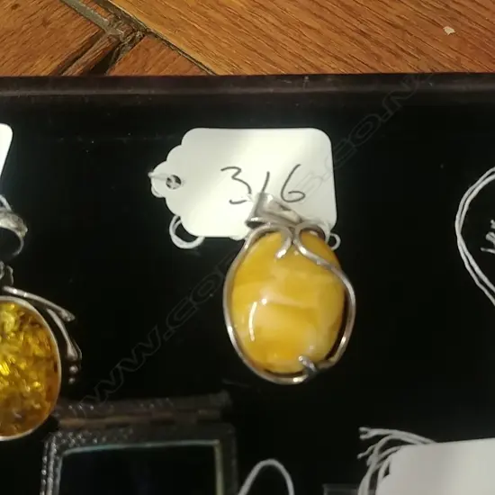 AMBER PENDANT SILVER FRAME