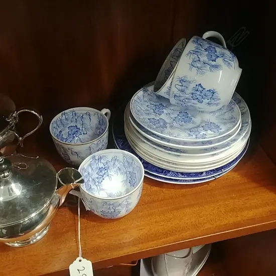 ASST ROYAL WORCESTER CUPS+SAUCERS+ 2 SIDE PLATES
