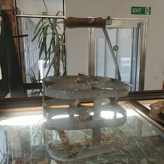 GALVANIZED BOTTLE HOLDER