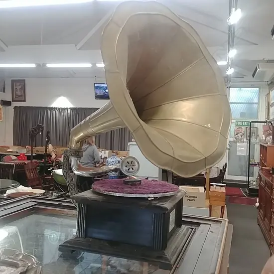 HORNED GRAMOPHONE