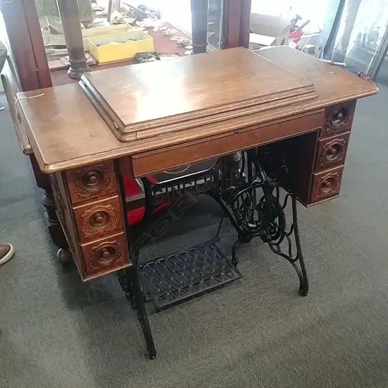 ANTIQUE TREADLE SEWING MACHINE