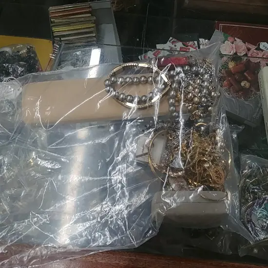 BAG OF COSTUME JEWELLERY 