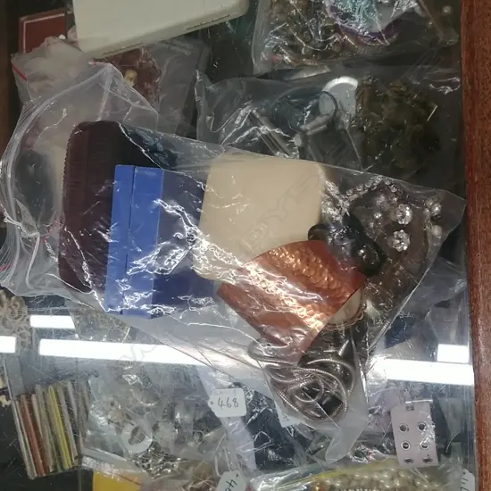 BAG OF COSTUME JEWELLERY 