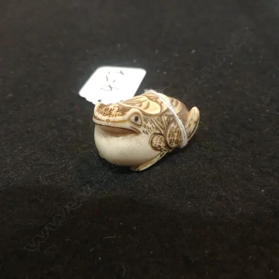 JAPANESE CARVED IVORY NETSUKE TOAD