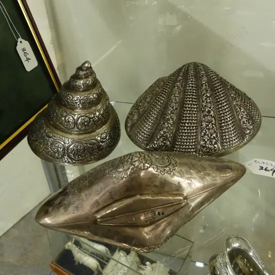 3 SILVER SHELLS 627G