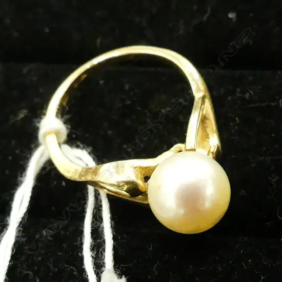 14ct GOLD AND PEARL RING