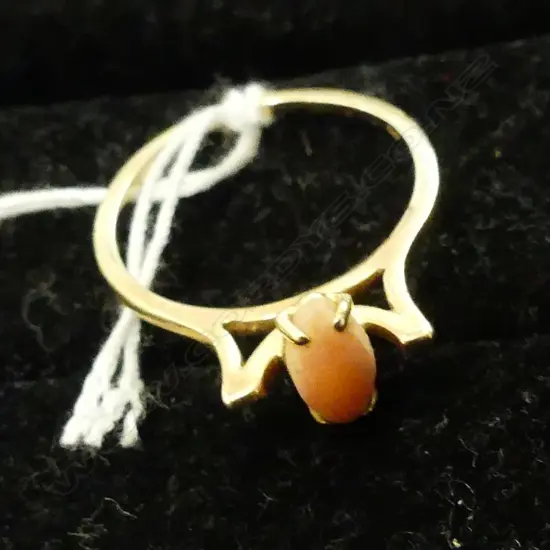 14CT GOLD AND CORAL RING