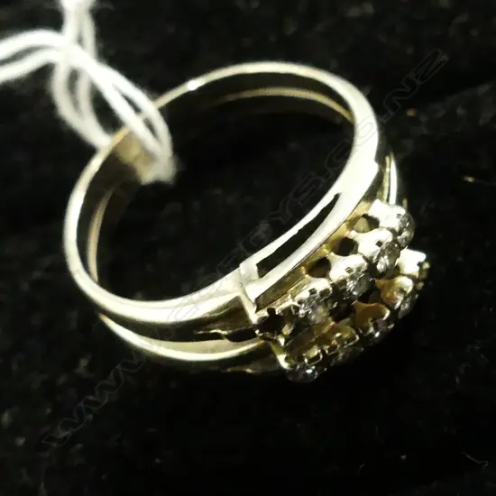 14K 6 DIAMOND BAND RING 3.74GMS