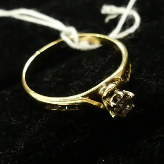 9CT DIAMOND SOLITAIRE RING