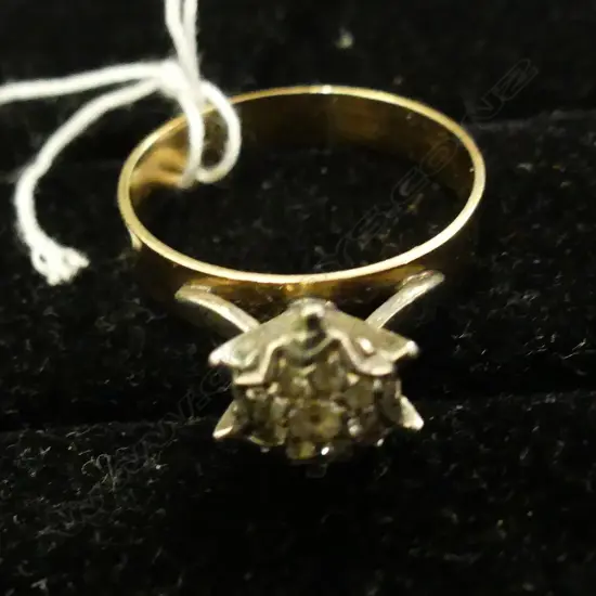 9CT DIAMOND CLUSTER RING 2.58GMS