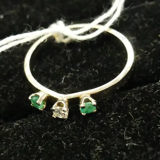 18CT EMERALD & DIAMOND RING