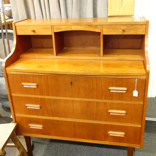 MID CENTURY CHEST OF DRAWERS