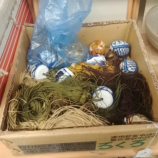 SMALL BOX CERAMIC TASSELS & SCROLL WEIGHTS