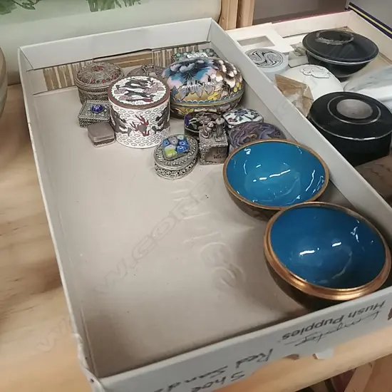 SMALL BOX 13 MINIATURE COLLECTOR'S BOXES