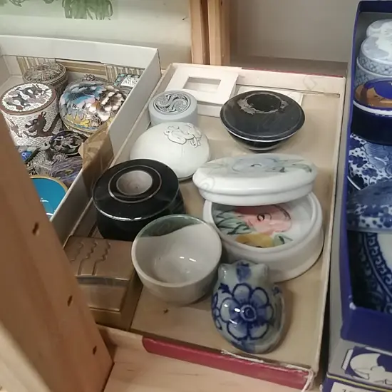 SMALL BOX POTTERY LIDDED BOXES ETC