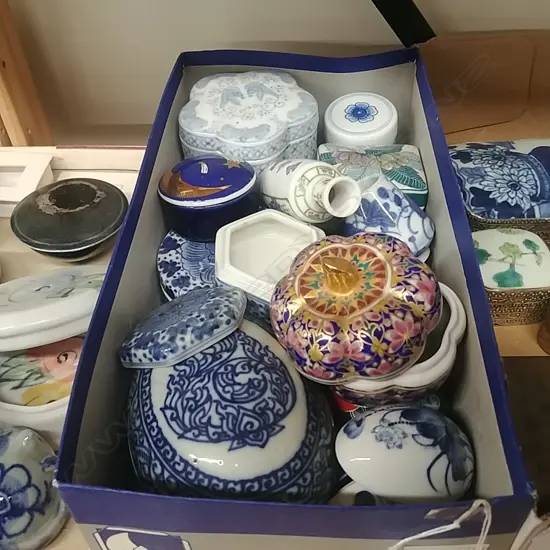 SMALL BOX B/W CHINA BOXES