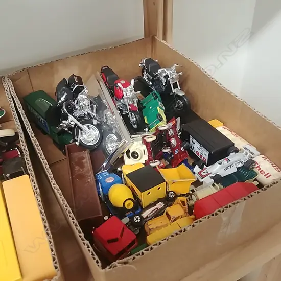 BOX 20 MATCHBOX DINKY & BIKE MODELS