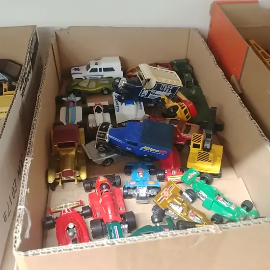 BOX 23 MATCHBOX & OTHER TOYS