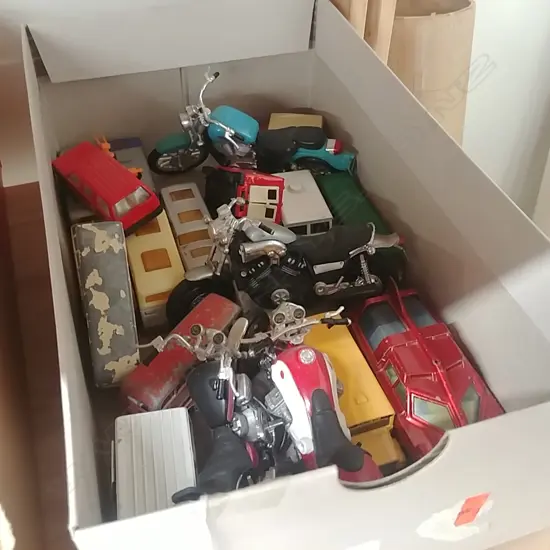 BOX 20 MATCHBOX DINKY & BIKE MODELS