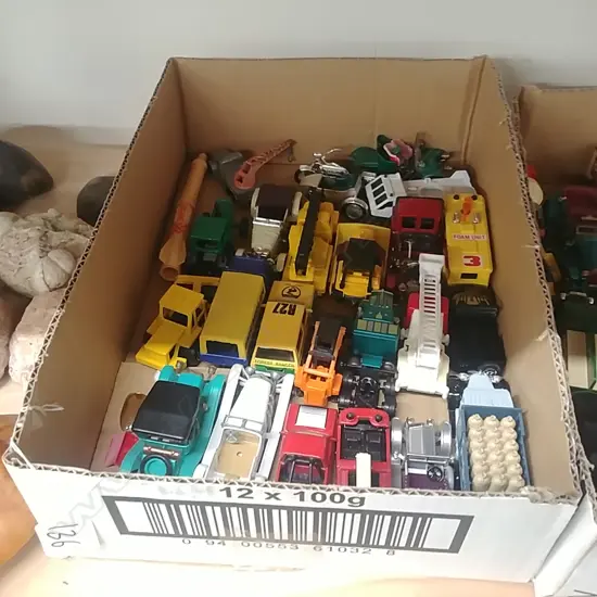 BOX 23 MATCHBOX & OTHER TOYS