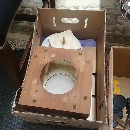 BOX OF G NGAN STAND BASES