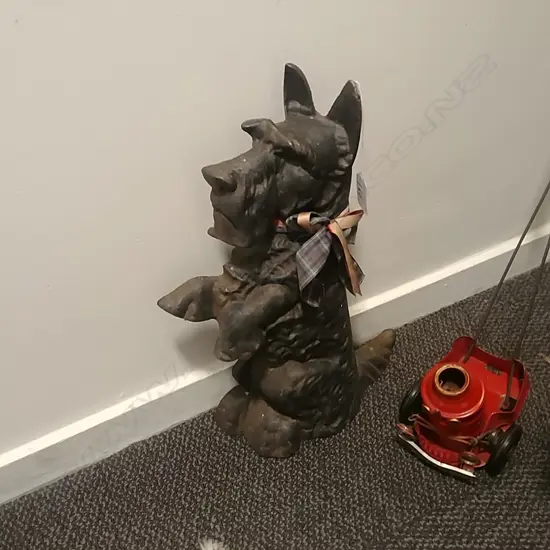 CAST IRON DOG DOORSTOP 
