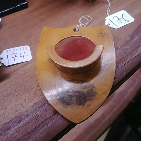 VICT TREEN SHIELD POCKET WATCH WALL STAND 