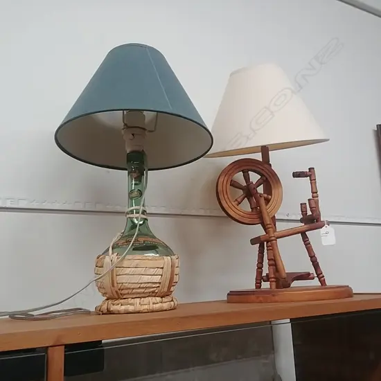 2 TABLE LAMPS